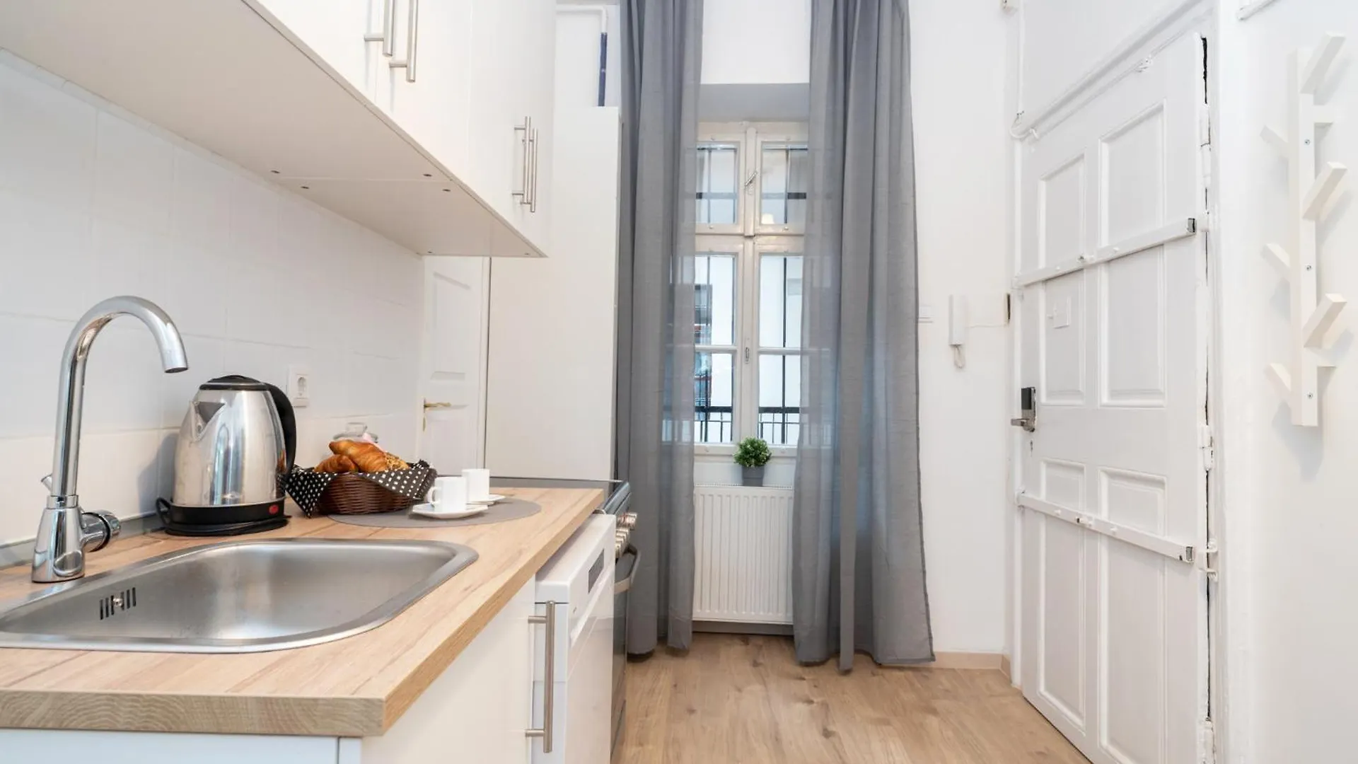 Vaci Street Centre Modern Apt With 3Brs Ac Budapest Lejlighed